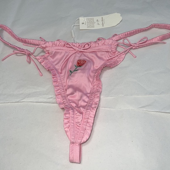 (XL) FOR LOVE & LEMONS
Everyday Thong Panty - Picture 4 of 14